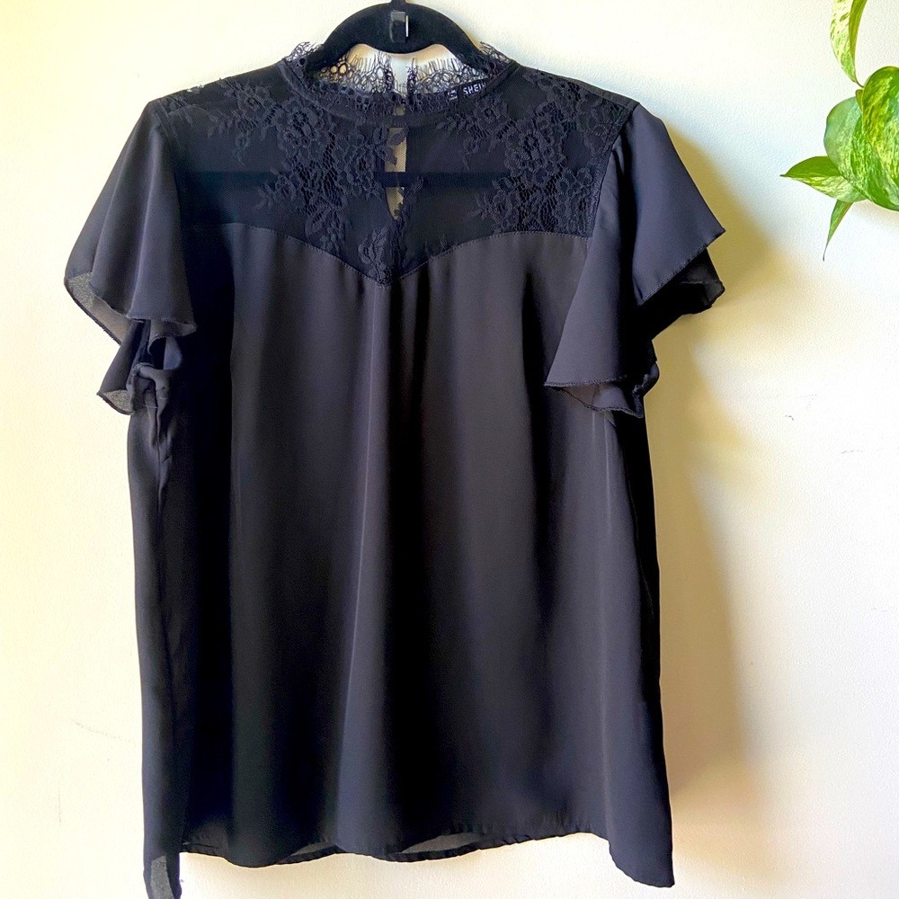 Flutter sleeve top with lace detail